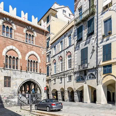 Unique Design 200 Steps From The Aquarium