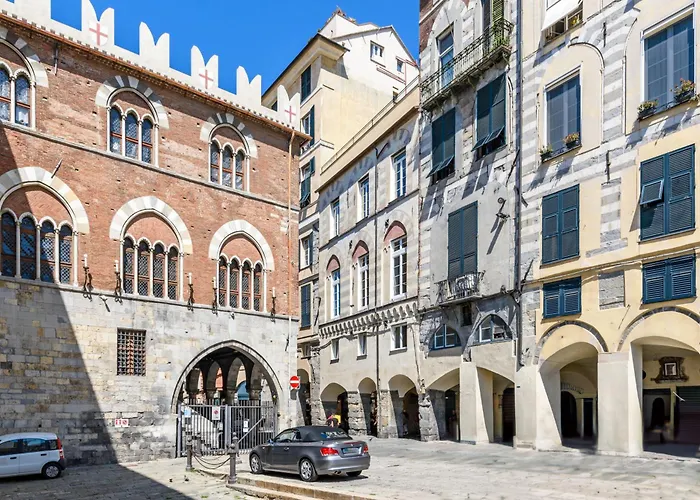 Unique Design 200 Steps From The Aquarium